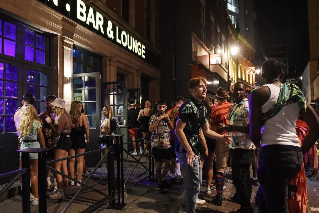 夜店下药蔓延英国大批女性夜晚街头抗议