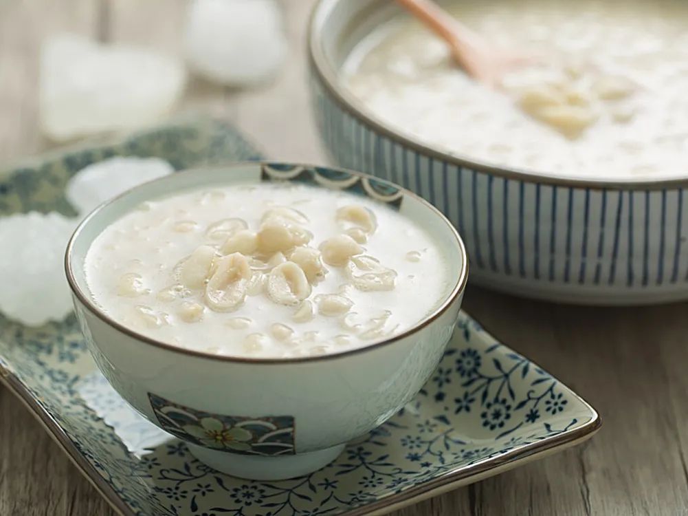 花生汤厦门鱼丸大多是包心丸,加以简单的汤水.