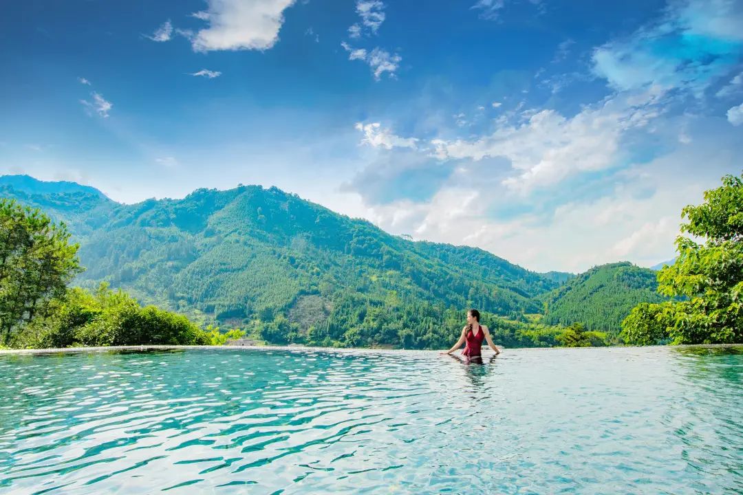 温泉,古镇,大海……一张车票全搞定!