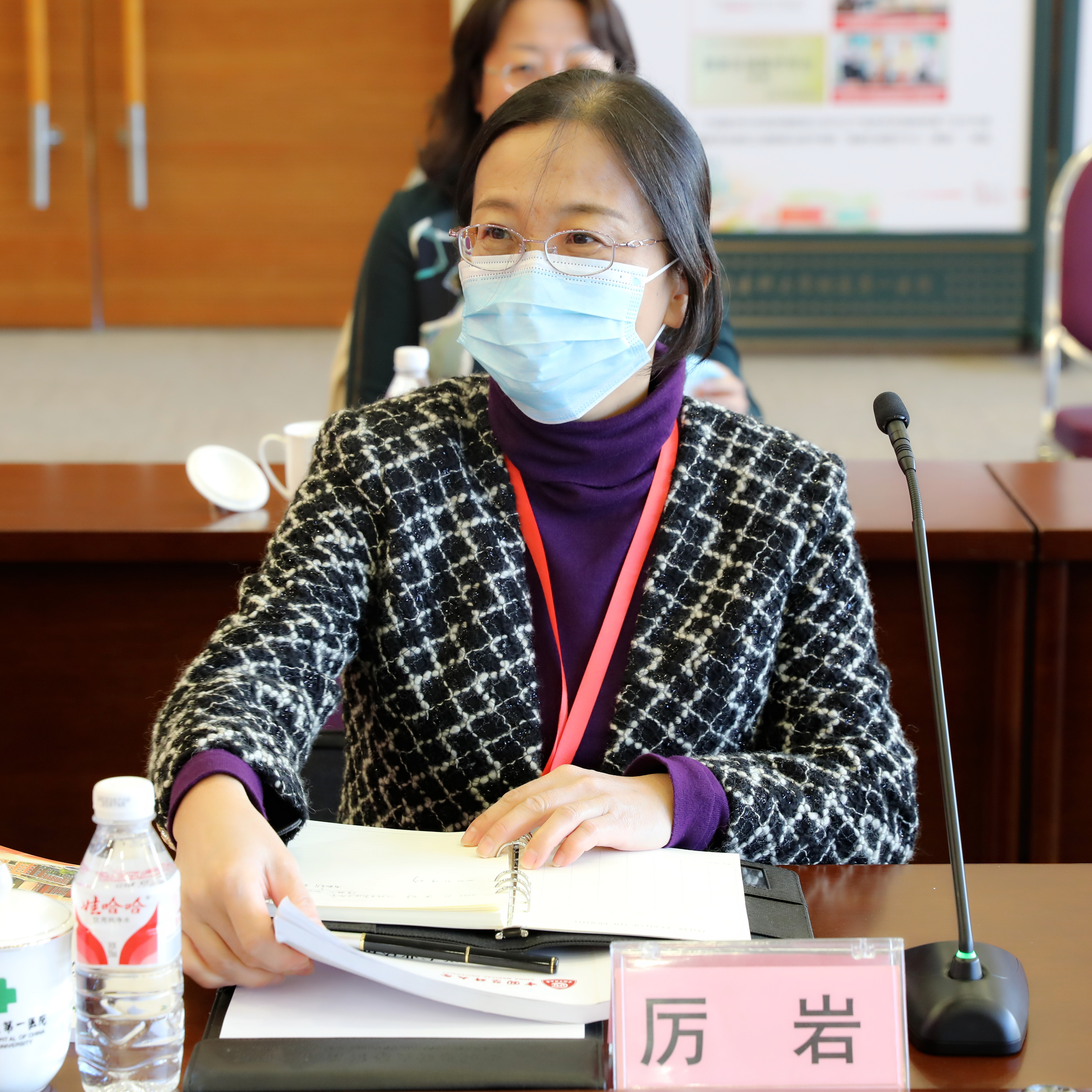 华中科技大学同济医学院药学院党委书记厉岩教授来我院进行临床医学