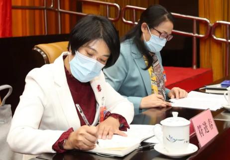 市委常委,宣传部部长郑娟作为特邀嘉宾和32名代表出席盛会,共谋发展