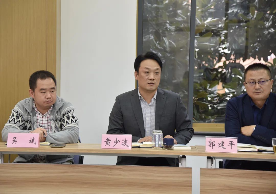 区司法局副局长黄少波出席会议,并对下一阶段工作提出三点意见:一是