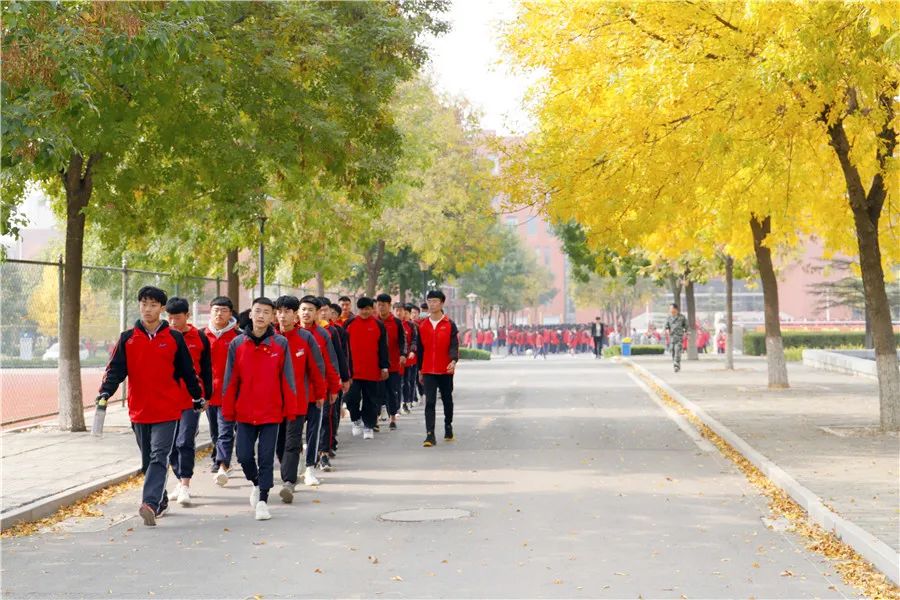 一切都是秋天里最美好的校园记忆一年好景君须记,最是橙黄橘绿时"霜叶