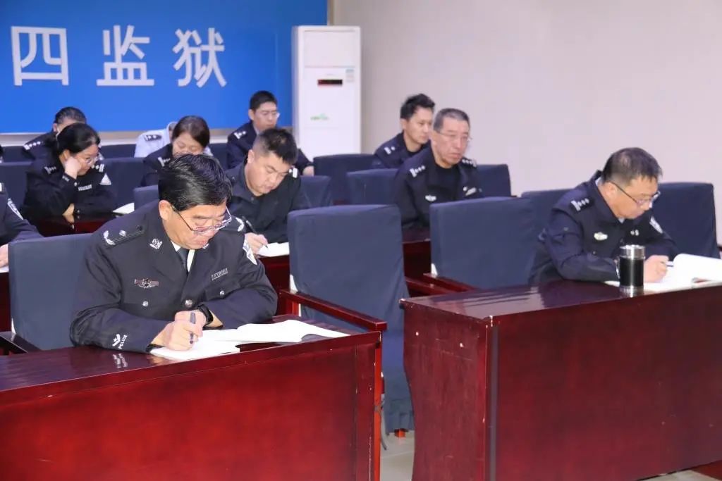 会上传达了《呼和浩特第四监狱关于开展第三次封闭式集中学习讨论的