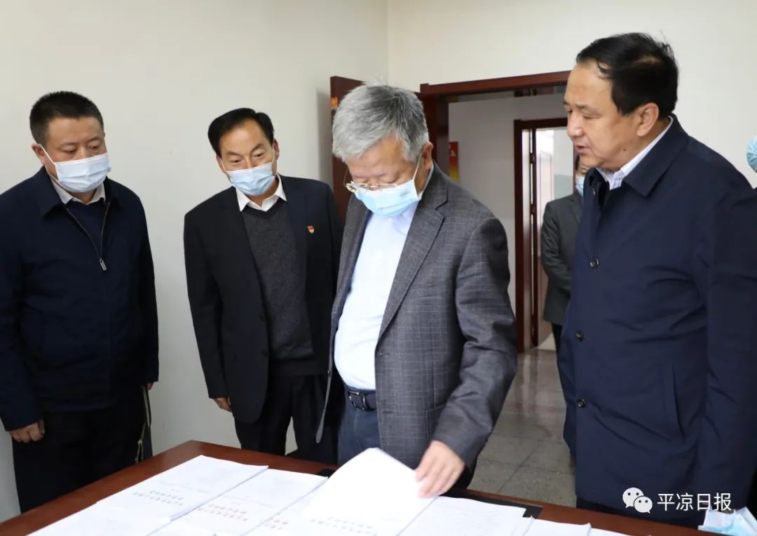 周伟在市委党史学习教育办创城办和新闻单位调研