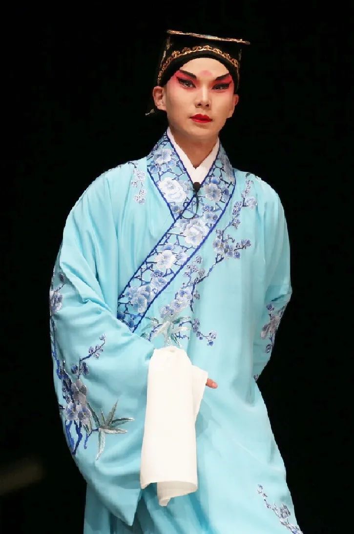 卫立 饰 柳梦梅