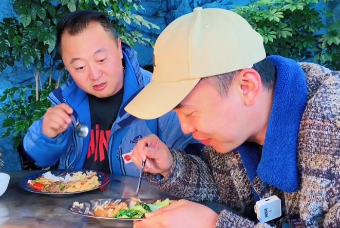 苗小二来了丨深藏汪家寨的一份快餐到底能有多特别敞开了吃