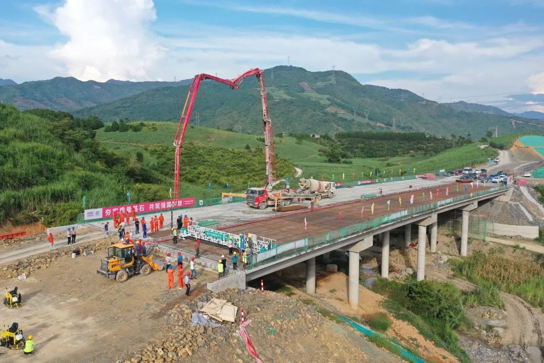 奋战四季度广西田西高速开启建设加速度