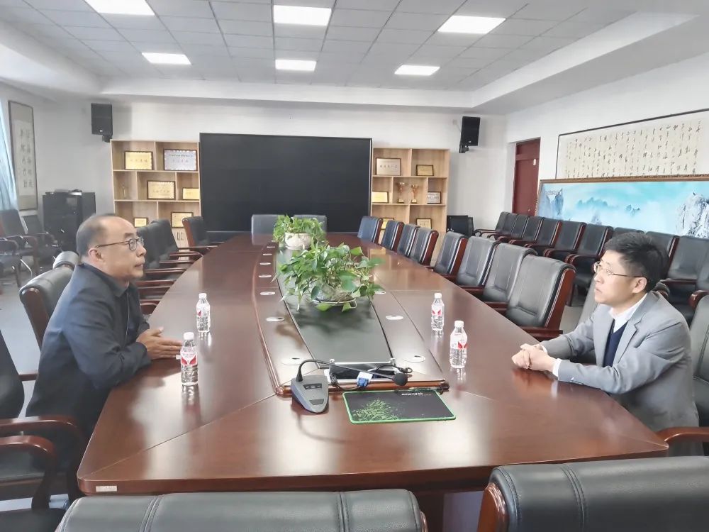 与省人大代表徐忠伟座谈