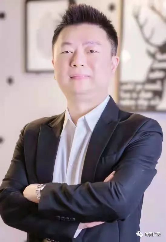 金炜向高峰攀登