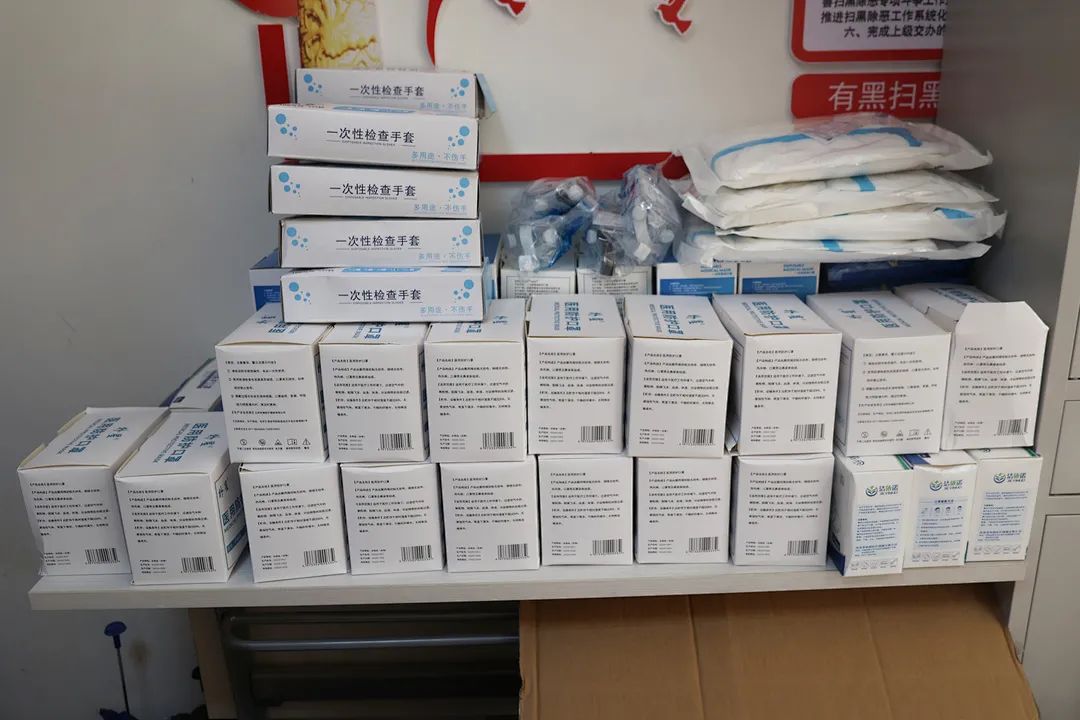 疫情防控工作极具特殊性,只有在防疫物资到位,工作人员严格做好自身