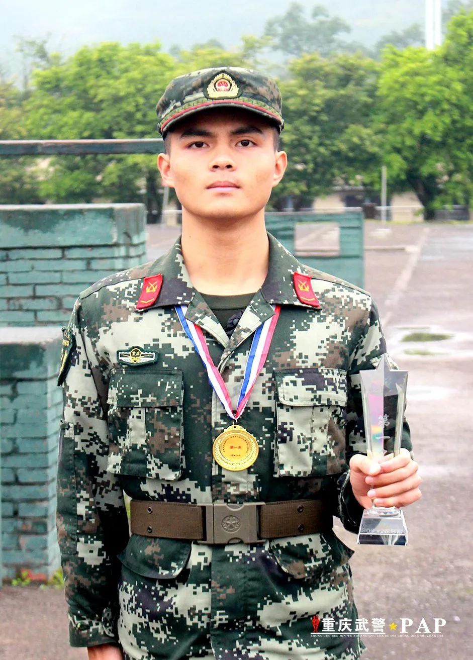 机动支队郑文毅100米跑 12秒28机动支队苏学涵3000