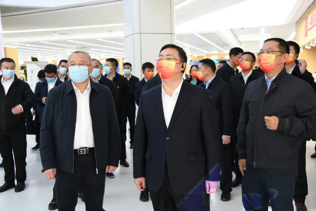 昭通市领导张绍雄,申琼,陶毅,夏林,王斌,郭晓东,普陀区领导谈上伟