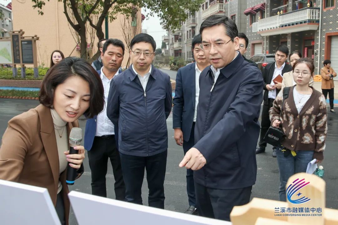 兰溪市领导陈峰齐,吴丽娅参加活动.