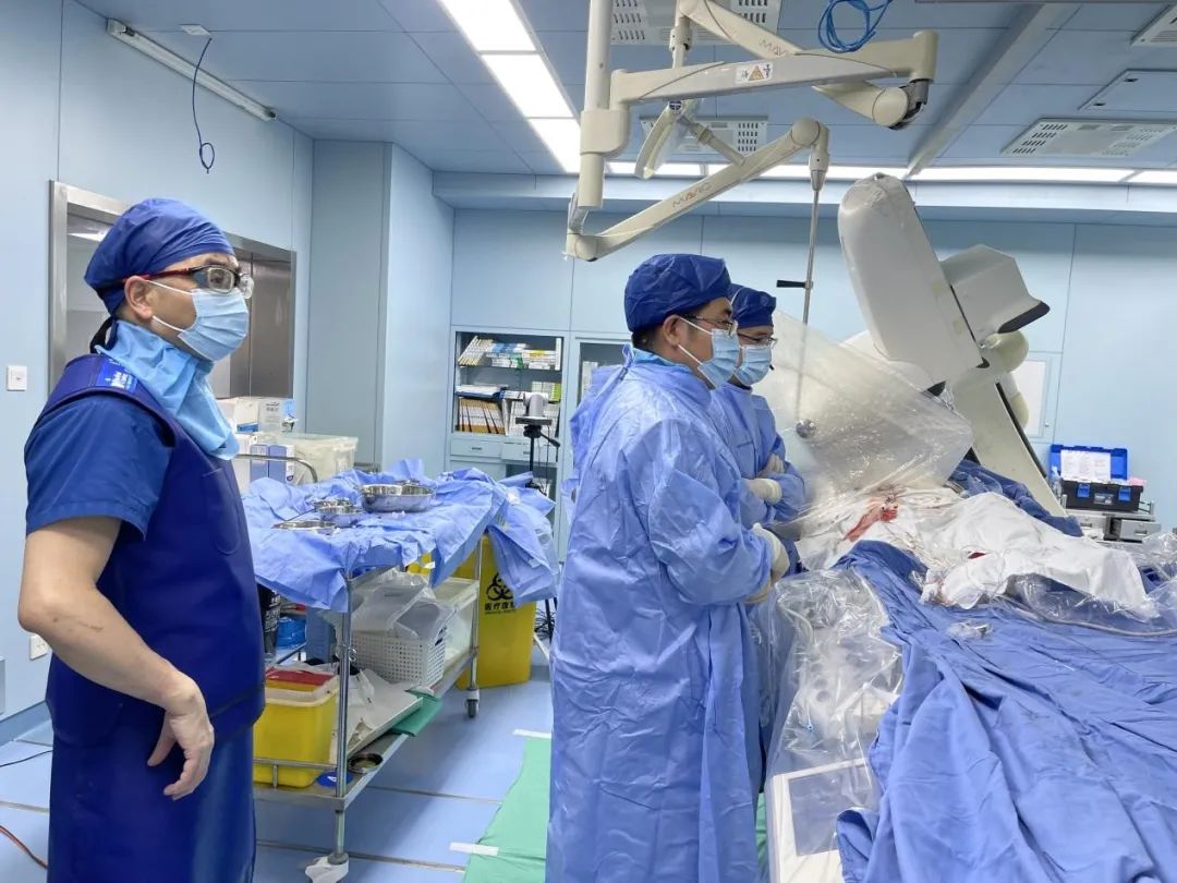 六院新闻我院沈成兴主任团队成功在上海卒中学会年会进行左心耳封堵术