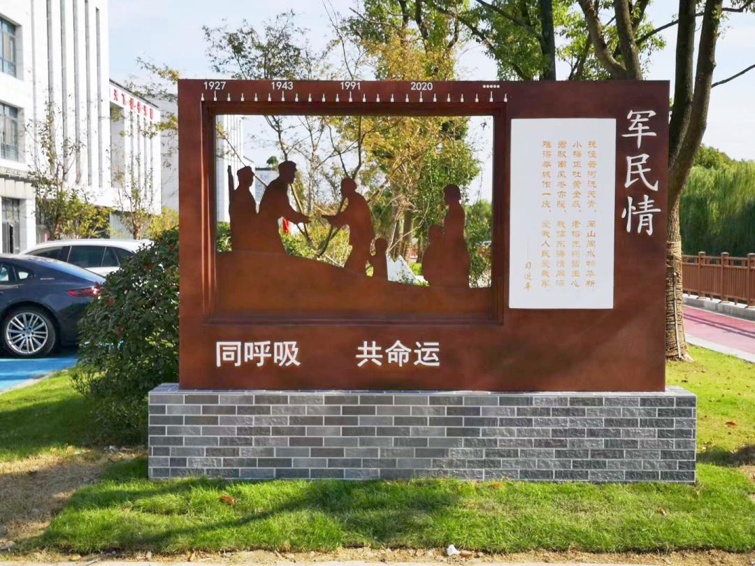 以取景框的造型搭配军民和谐场面,表现双拥军民鱼水情.