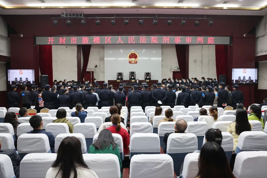 11月2日至11月3日,开封市鼓楼区人民法院公开开庭审理被告人汤某某等