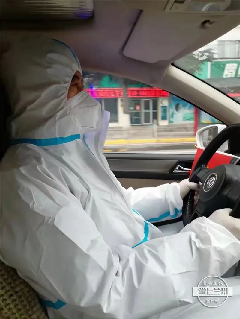 战疫情疫线这些暖心瞬间令人感动