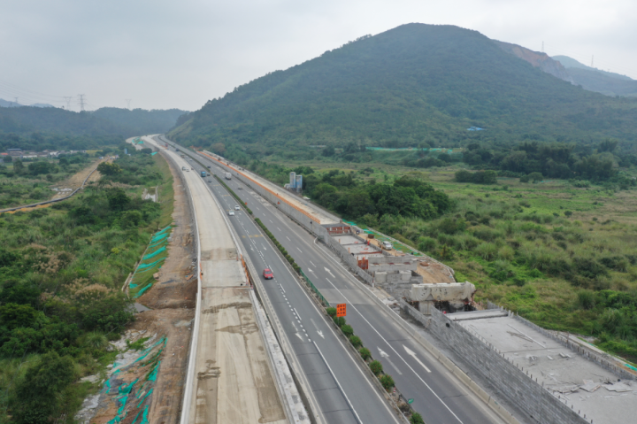 深汕西高速白云互通至凌坑段完成拓宽路基工程