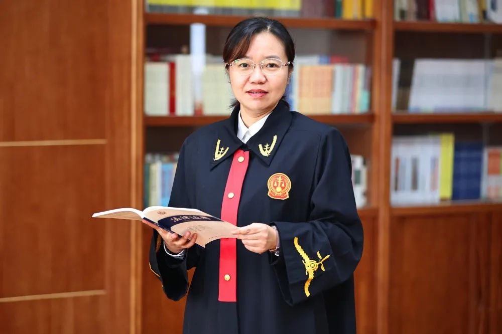 如何促进营商环境的改善,是夏维娜多年从事金融商事