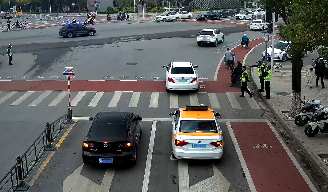 非機動車橫過馬路也有專屬車道武漢蔡甸交警教你正確過馬路