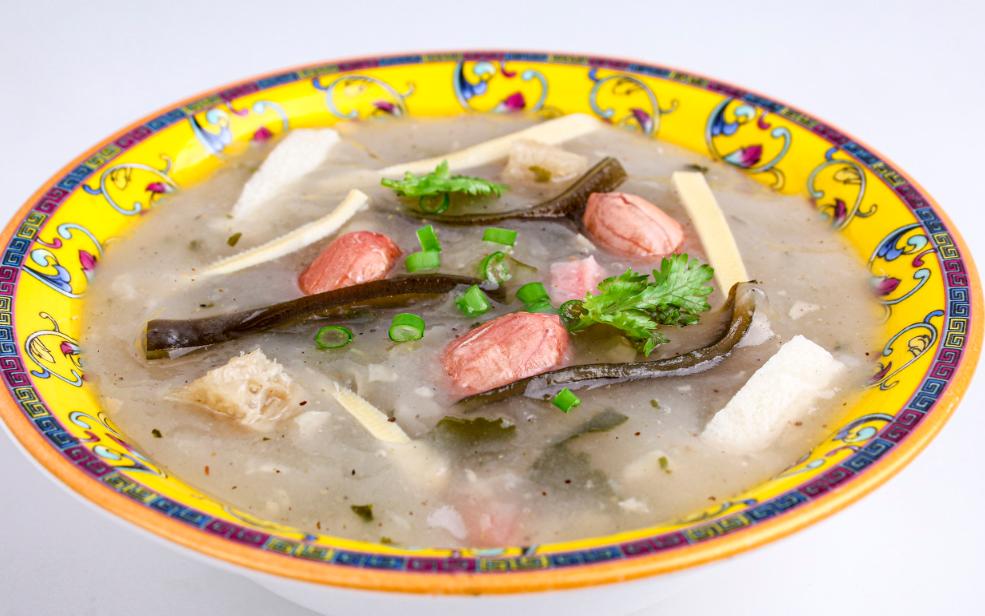 开封素胡辣汤丨图虫创意虽然和濮阳白胡辣汤一般,有种透明的纯白,开封