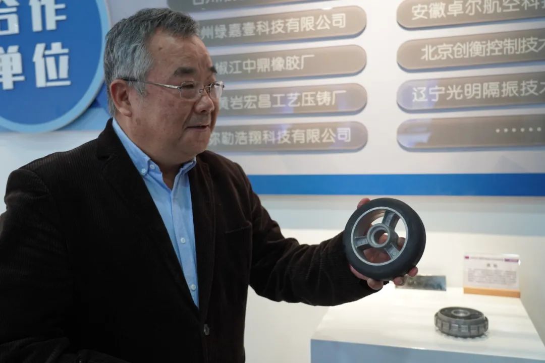 刘行伟研制鸿鹄翼,始于2012年.