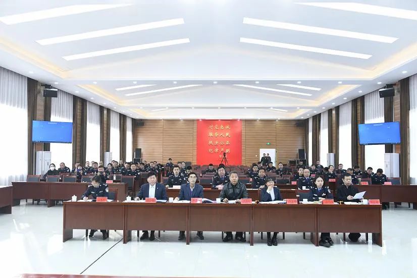 大赛上,杨晋斌致开幕词,代表市局党委向支持大赛工作的单位和莅临指导