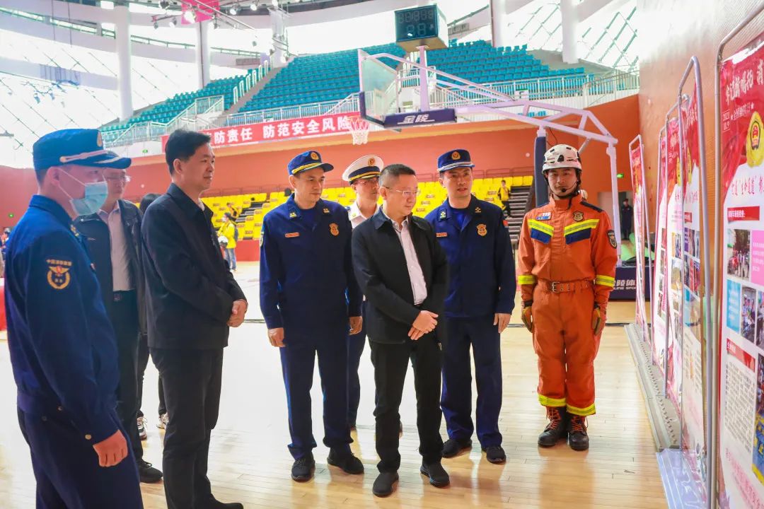 宋志强宣布仪式启动△三明市消防救援支队马宁支队长致辞△中共明溪