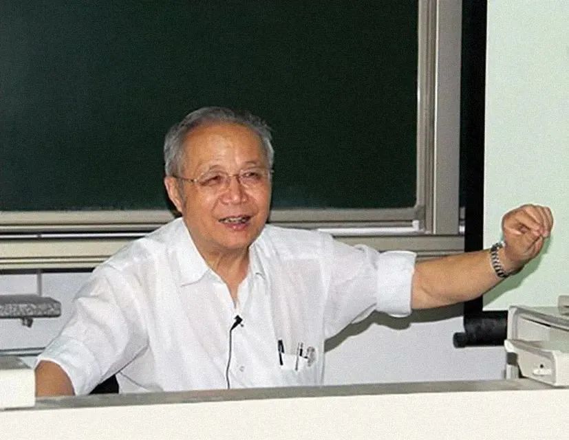 顾诵芬志在蓝天尽飞翔