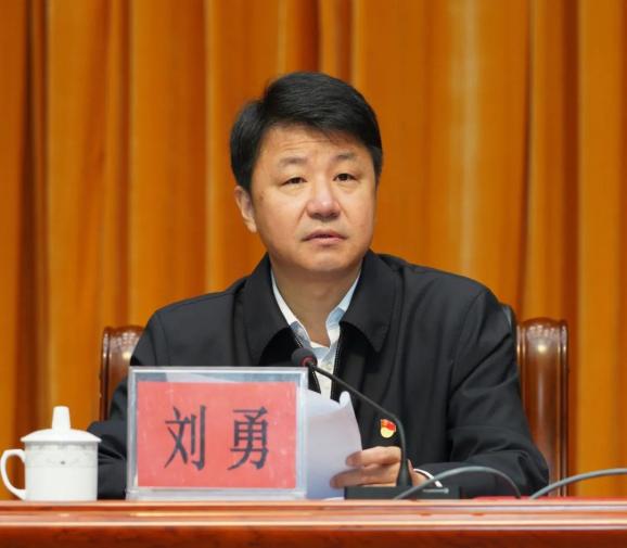 李庆元在普洱市党政储备人才培训班暨专业小组动员会上强调年轻干部要