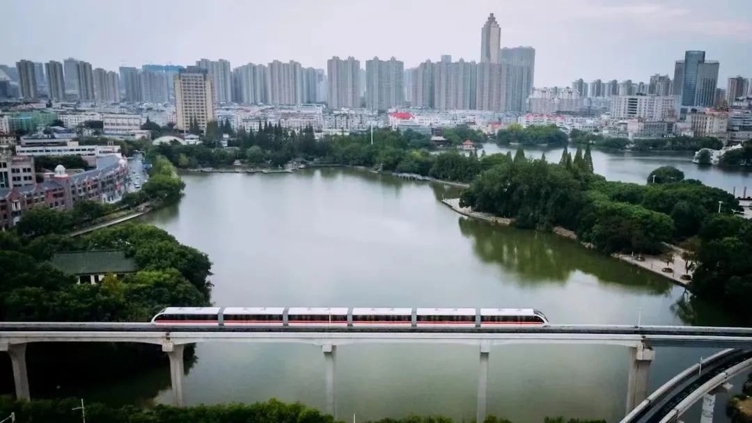 芜湖银湖公园轻轨图片