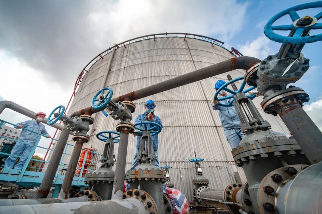 您好,我叫高桥石化,今年40啦!