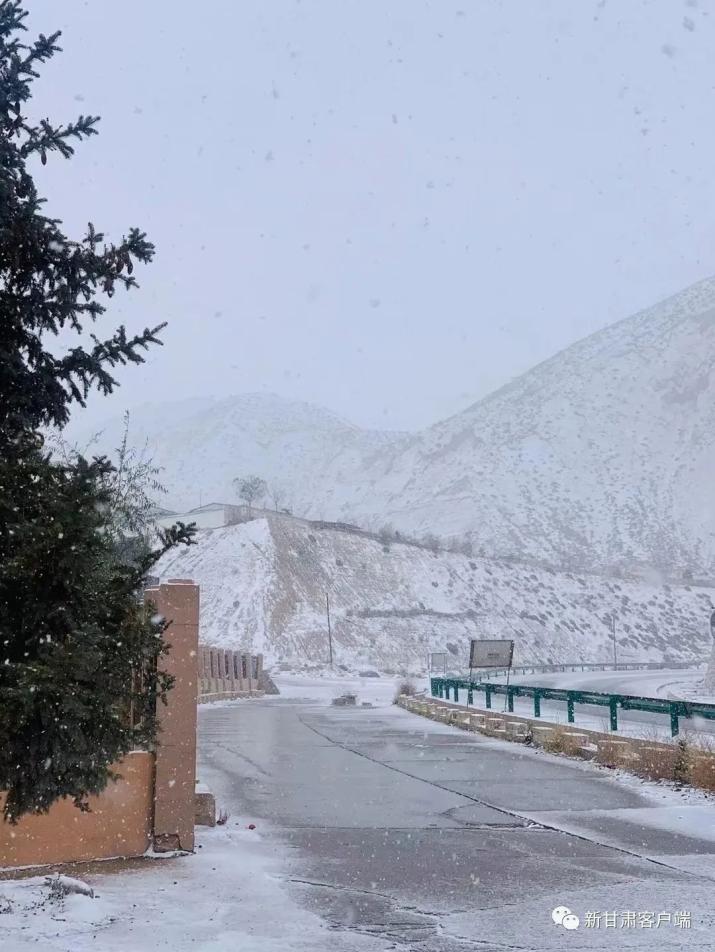 兰州下雪天雪景图片图片