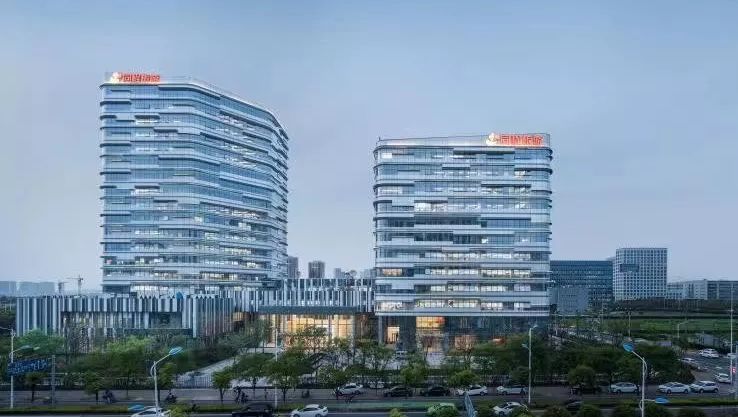 同程控股是一家多元化旅游企业集团,致力于旅游全产业链布局,搭建面向