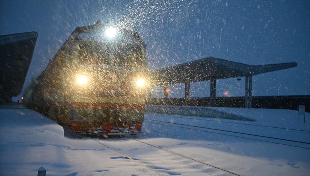 下雪啦铁路人打开雪天的方式是这样滴