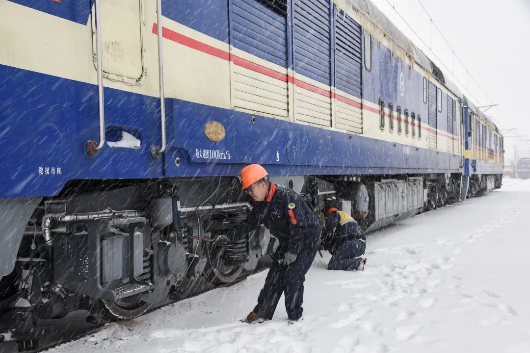 下雪啦鐵路人打開雪天的方式是這樣滴