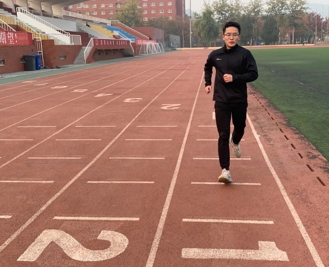 fm1952向前跑带着赤子的骄傲