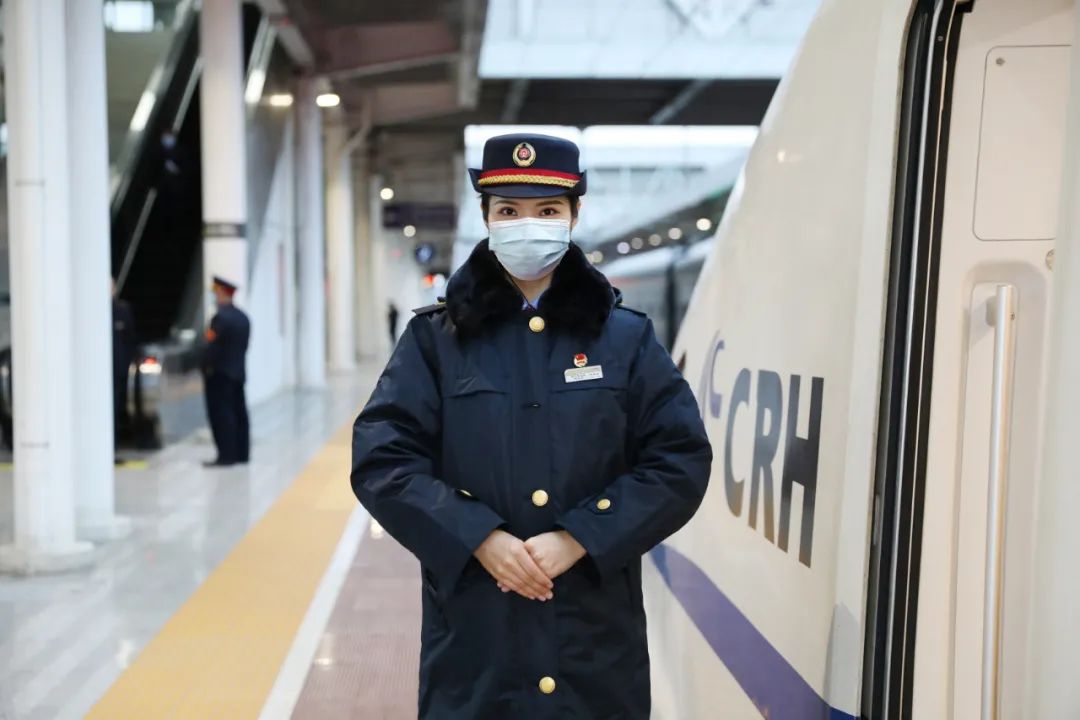 早晚温差40c乘务员小姐姐怎么穿衣服