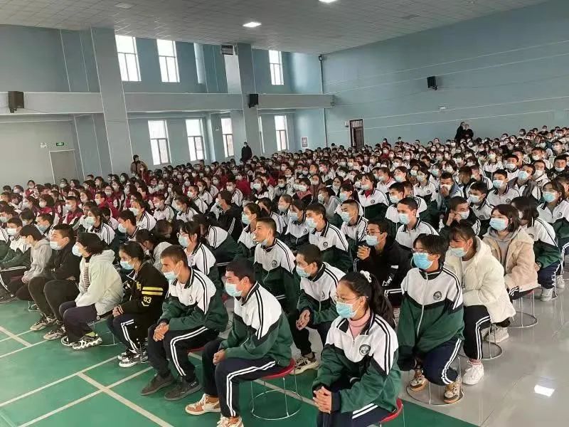 唤一声"姐姐"与孩子们共情在莎车县第六双语幼儿园,演员们把小朋友们