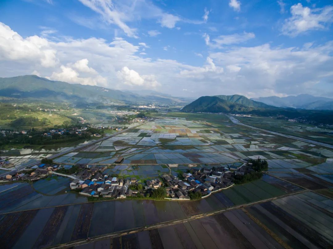 国家aaa级景区腾冲滇滩棋盘石景区