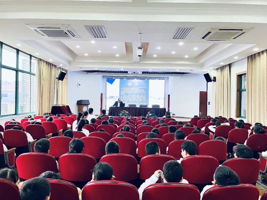 蔡月弟委员为柘林学校的学生们做《记忆中的盐场,盐民》讲堂.