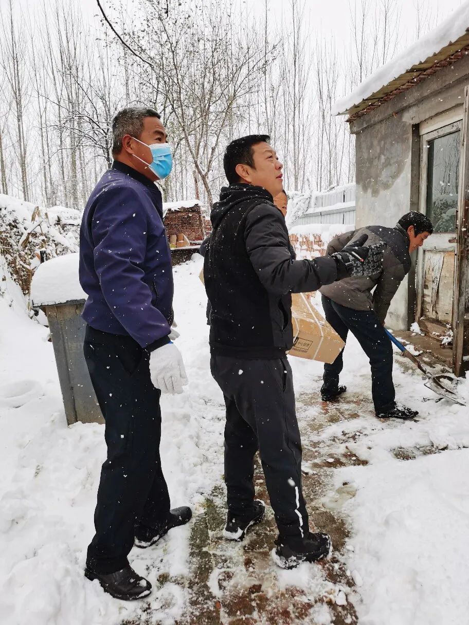 大雪无情人有情雪中送炭暖人心北辛庄镇开展暖冬行动关心关爱困难群众