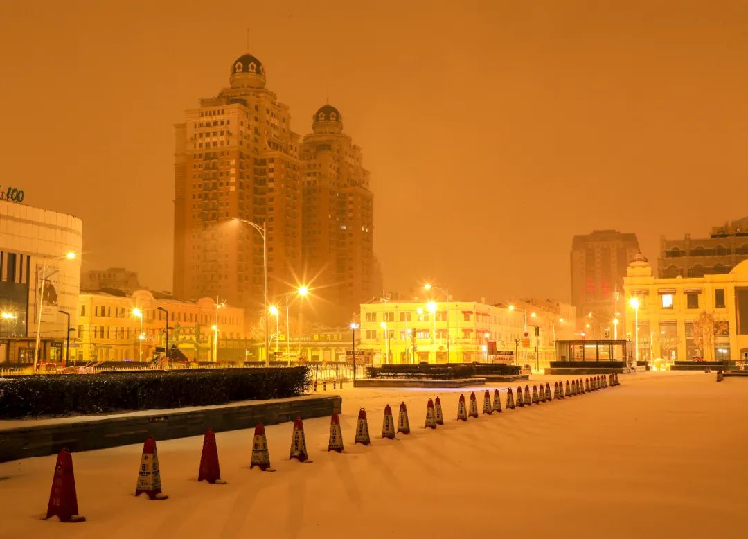 迎战风雪雪景图鉴堆雪人打雪仗哈尔滨人的冬天就是这么欢乐共赏一城雪