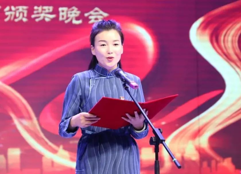 致敬每一位新闻工作者我市举办庆祝第二十二个记者节颁奖晚会