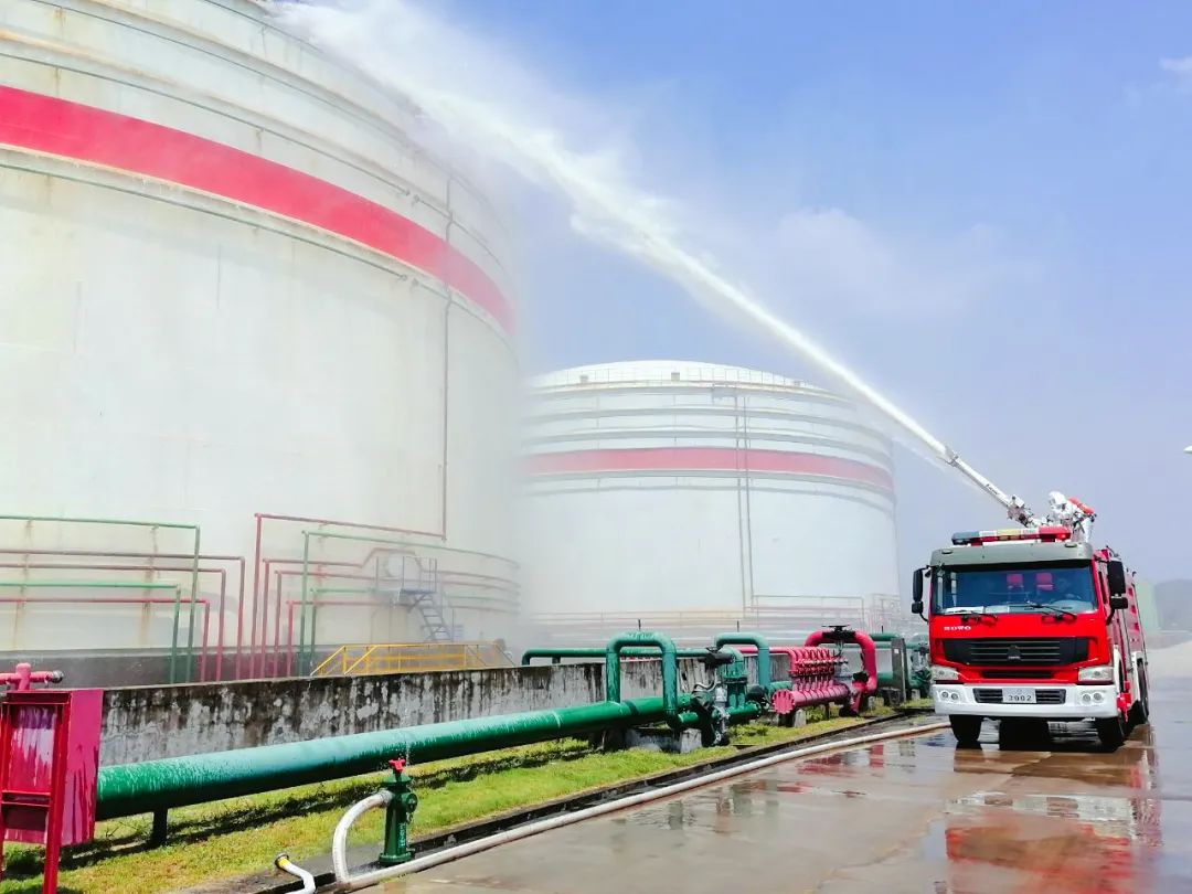 2021年8月9日,塘沽油库与天津港消防二大队以原油储罐二次密封处遭受