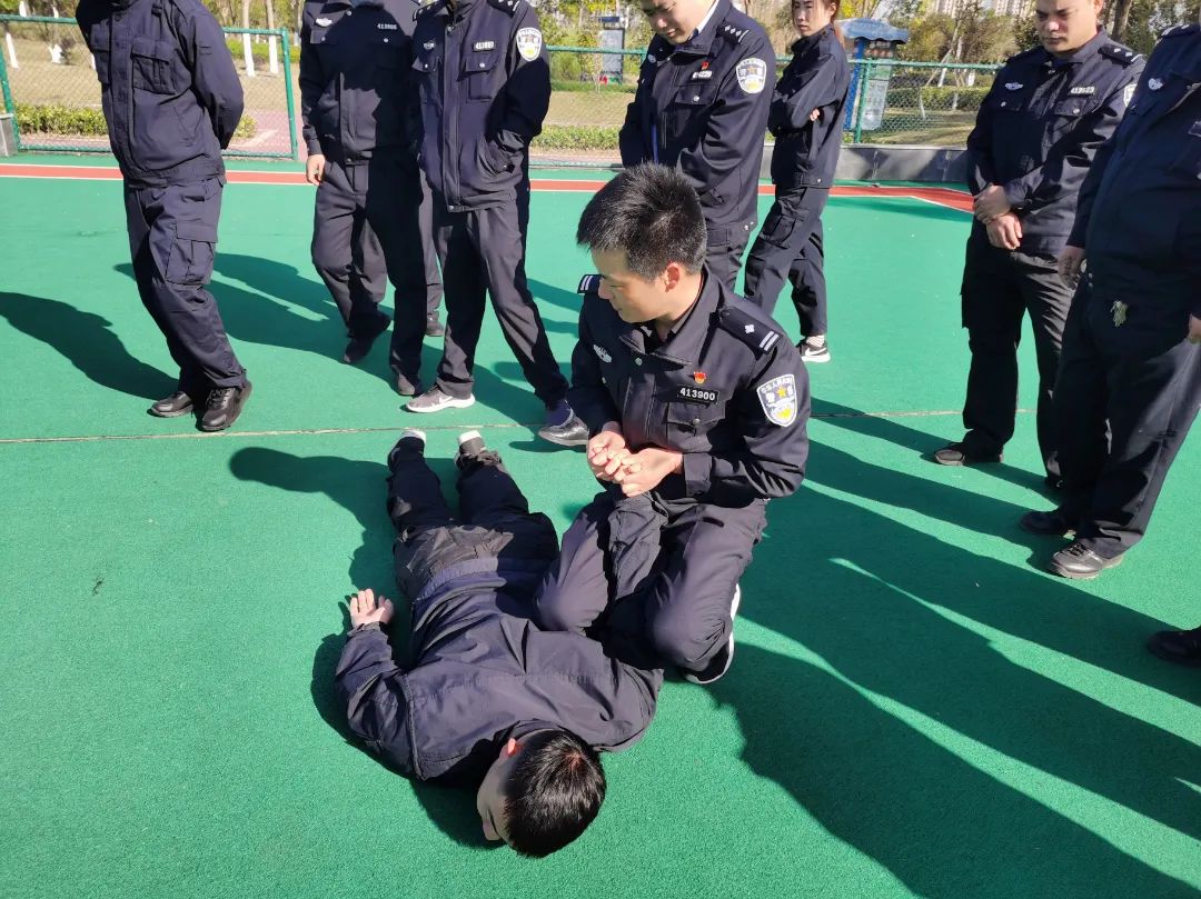 风警线固始法院法警大队开展实战化训练