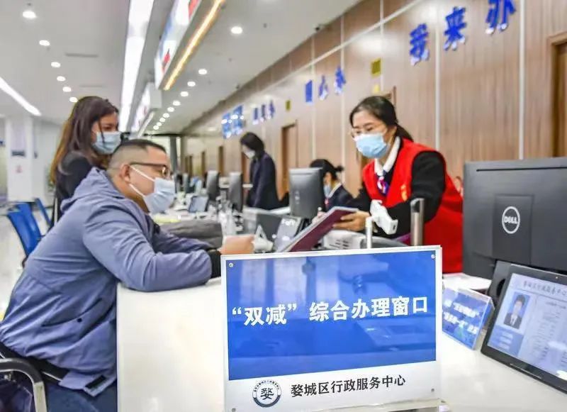 争创省级巾帼文明岗丨婺城区行政服务中心办事大厅