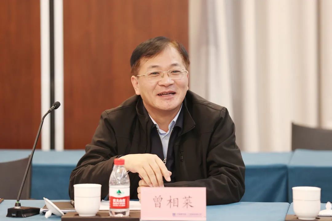 曾相莱介绍了此次调研考察活动的背景,并对中建八局积极参与深圳体育