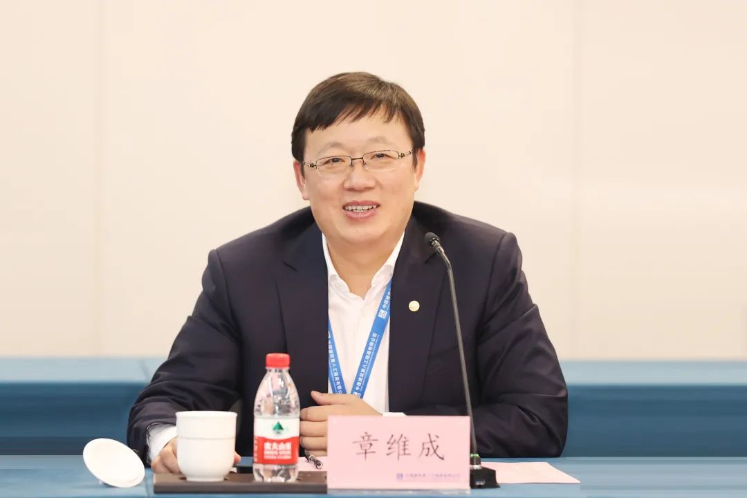 宣传部部长吴志伟,深圳市投资控股有限公司总工程师王戈,中建八局副总